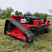 Tondeuse robotisée sur chenilles RC avec une largeur de coupe de 550 mm, un réservoir de carburant de 5 L et un moteur à essence de 224 cm³ pour l'entretien des terrains d'entrepôts