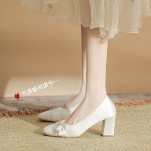 Scarpe da ufficio di classe da donna <span class=keywords><strong>con</strong></span> <span class=keywords><strong>tacco</strong></span> quadrato in raso Beige pump <span class=keywords><strong>con</strong></span> strass e chiusura Slip-On <span class=keywords><strong>con</strong></span> accento di 7cm <span class=keywords><strong>con</strong></span> <span class=keywords><strong>tacco</strong></span> estivo Comfort - Product Image 5