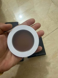 คอนซีลเลอร์เนื้อแป้งแบบตลับ ติดทนนาน สีขาว สำหรับแต่งหน้าประจำวัน ใช้เป็นเบสเมคอัพและสร้างรูปหน้า - Product Image 1