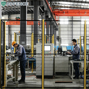 Clôture de protection modulaire en maille métallique pour zone robotisée, spécification unifiée pour l'enclosement de l'ensemble de l'atelier robotisé - Product Image 6