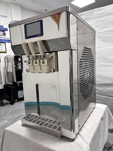 Machine à glace molle 3 saveurs 640Pcs/H, mini machine à yogourt glacé, équipement à glace molle Space Man pour camion de restauration rapide - Product Image 5