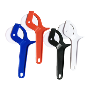 Tagliapizza Economico con Manico Rotondo in Plastica Usa e Getta - Product Image 2