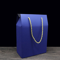 Sac en papier de carton rouge de luxe imprimé personnalisé conception horizontale gaufrage numérique grande taille pour bougie artisanat emballage Shopping