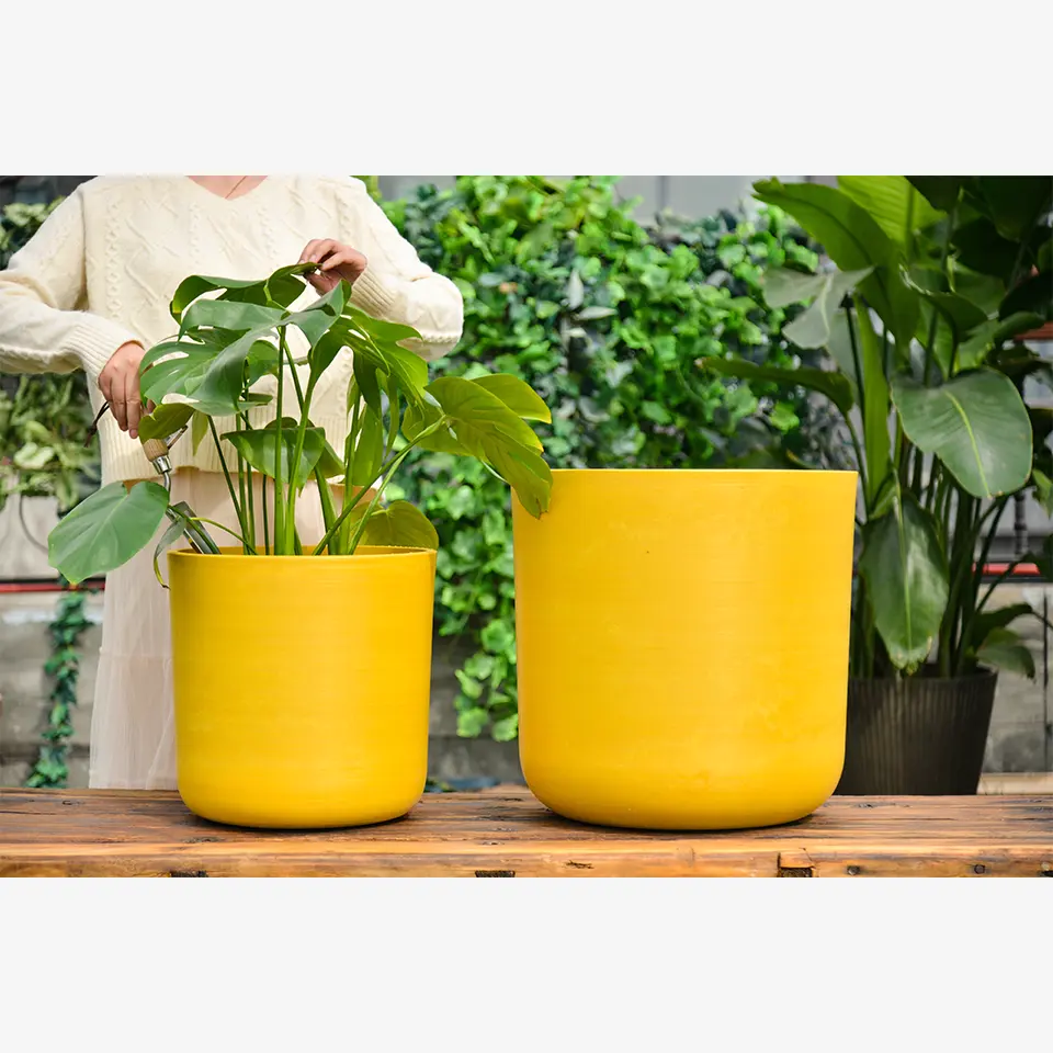 Wholesale Outdoor Indoor Balcony Home Garden Big Small Size White Black Plastic Pot and Plant flower Pots