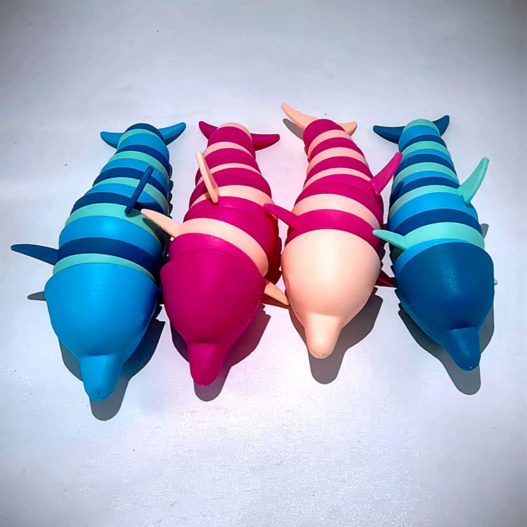 The large dolphin is 19 centimeters long and its color is random