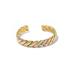 Brazalete de Moda en Acero Inoxidable 316L con Baño de Oro PVD, Diseño Trenzado Resistente y Sostenible - Product Image 1