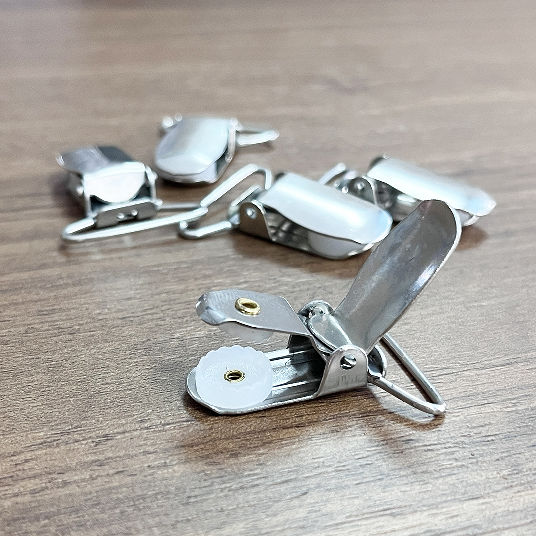 Nhà máy trong kho kim loại 1 inch vải treo núm vú Clip Fastener End Clips cho túi may mặc phụ kiện