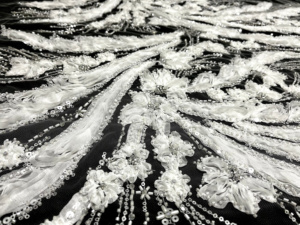 Tissu en dentelle de <span class=keywords><strong>tulle</strong></span> brodé de fleurs 3D blanches G3663 avec perles et paillettes pour robes de mariée, robes de soirée, couture nuptiale - Product Image 5