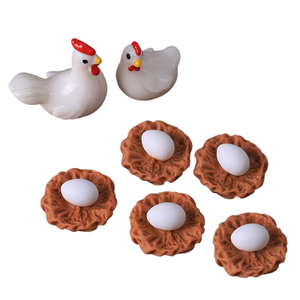 Miniatures en résine de style Caoh et de poulailler, décorations mignonnes pour scènes miniatures, poules et coqs traversant des frontières - Product Image 1