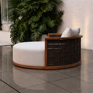Chaise longue d'extérieur ronde en cuir tressé imperméable pour projets hôteliers et de resorts - Product Image 2
