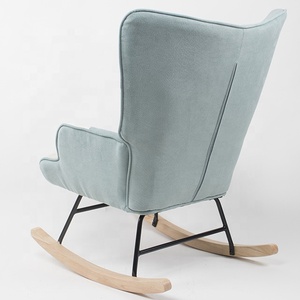 <span class=keywords><strong>Fauteuil</strong></span> à <span class=keywords><strong>bascule</strong></span> moderne en velours <span class=keywords><strong>patchwork</strong></span> bleu et blanc avec dossier haut et pieds en bois pour hôtel, chambre, crèche, salon BSCI - Product Image 4