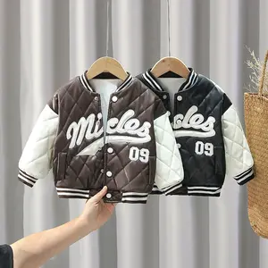 От 1 до 5 лет Детская осенняя одежда с вышитыми буквами бейсбольная верхняя одежда плюшевая зимняя теплая школьная бейсбольная куртка для мальчиков и девочек