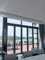 Puertas Corredizas de Vidrio Templado Doble de Alta Calidad para Balcón, Bi-Plegables, Modernas, de Aleación de Aluminio, Acabado de Fábrica, Aislamiento Acústico