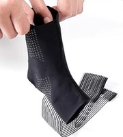Attelle de cheville orthopédique respirante personnalisée, soutien du tendon, fermeture à bouton réglable, stabilisation flexible du pied, entraînement physique