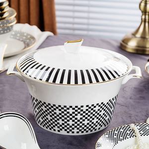 Vente en gros personnalisée de services de table en porcelaine fine noire et blanche de style européen classique, assiettes et bols en céramique - Product Image 3