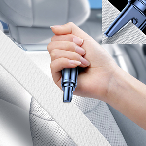 Outil de coupe de ceinture de sécurité 2 en 1 pour briser les vitres de voiture Marteau d'évasion multifonctionnel en alliage ABS Accessoires de voiture - Product Image 3
