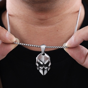 Collana pendente da uomo in acciaio inox spazzolato argento spartano per uomo e donna - Product Image 1