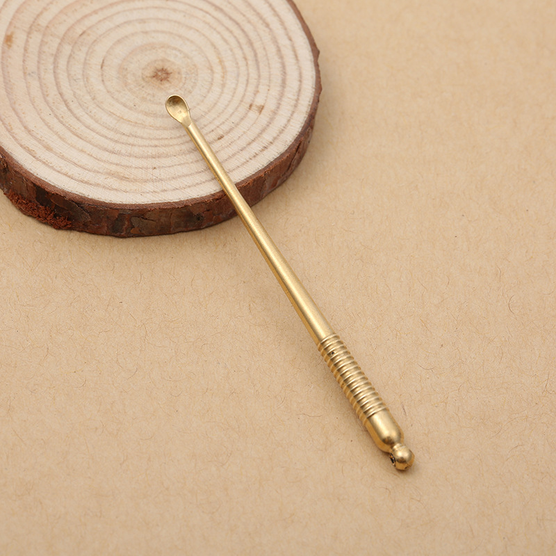 Threaded ear spoon