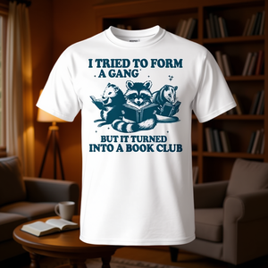 J'ai essayé de former un gang, mais ça s'est transformé en t-shirt club de lecture, t-shirt unisexe en coton à manches courtes et col rond pour adulte - Product Image 2