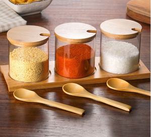 Venta caliente 300Ml Tapa de madera de bambú Juego de tarros de especias de vidrio con bandeja de Bambú - Product Image 3