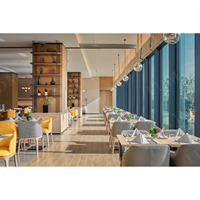 Ensemble table et chaises de restaurant d'hôtel en bois massif, style moderne minimaliste, haute qualité, avec coussin haute densité pour usage hôtelier