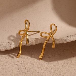 Pendientes de Aro Personalizados de Acero Inoxidable Chapado en Oro de 18K, Diseño Duradero y Personalizable, Ideales para Regalo para Mujeres - Product Image 6