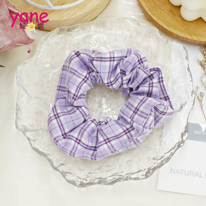 Chouchous en satin violet en vrac avec des fleurs en tissu Bandeaux bon marché en vrac - Product Image 6