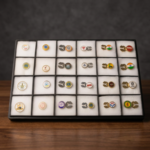 Insignias corporativas personalizadas de metal con logotipos en relieve para promoción empresarial y personalización - Product Image 1