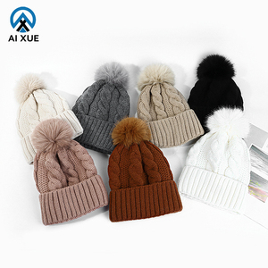Bán Buôn Biểu Tượng Tùy Chỉnh Của Phụ Nữ Mùa Đông <span class=keywords><strong>Beanie</strong></span> <span class=keywords><strong>Hat</strong></span> Với Lông Bóng <span class=keywords><strong>Pom</strong></span> <span class=keywords><strong>Pom</strong></span> Dệt Kim Trong Ấm Áp Màu Trắng Và Màu Đen Beanies Thời Trang - Product Image 1