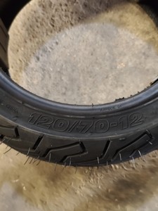 Neumático de <span class=keywords><strong>Scooter</strong></span> sin Cámara de Goma Nuevo al por Mayor, Carcasa 130/70 12 130/60-13 120/70-12, Neumáticos de Motocicleta para Fabricación - Product Image 3