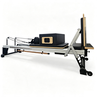Reformer Pilates professionnel bicolore avec barre de repose-pieds réglable pour studio d'équipement de Pilates