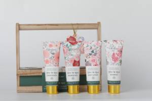 Ensemble de salle de bain et de douche rose personnalisé pour femmes pour le soin du corps, comme cadeau pour la Saint-Valentin, gel douche luxueux, <span class=keywords><strong>shampoing</strong></span>, spa corporel - Product Image 4