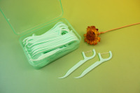 Cure-dents à fil dentaire macromoléculaire vert menthe avec manche antidérapant, boîte de rangement portable de couleur assortie, nettoyage buccal jetable