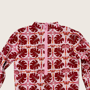 Le fabricant conçoit des maillots de bain pour filles à manches longues et fermeture éclair, à imprimé plage, et des maillots de bain hawaïens personnalisés en nylon pour filles. - Product Image 3