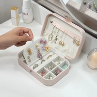 Boîte à bijoux portable, organisateur de bijoux créatif avec étui pour boucles d'oreilles, porte-colliers et boîte de rangement pour bagues pour femmes