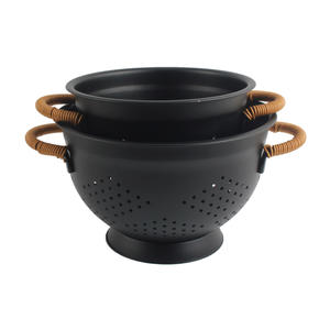 Passoire en métal noir mat pour la cuisine, passoire en acier inoxydable de 5 litres avec poignée - Product Image 5