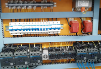 Ponceuse à bande large automatique haute efficacité pour le ponçage du bois et la production de meubles et de panneaux MDF