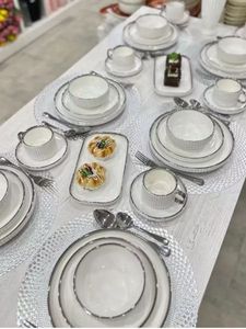 <span class=keywords><strong>Service</strong></span> de table en <span class=keywords><strong>porcelaine</strong></span> blanche, assiettes, bols à soupe, assiettes de présentation, <span class=keywords><strong>vaisselle</strong></span> en céramique de luxe avec bordure dorée - Product Image 4