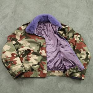 Giacca Bomber Corta <span class=keywords><strong>con</strong></span> Zip e Stampa Personalizzata a Motivo Mimetico, Cappotto da Pilota <span class=keywords><strong>con</strong></span> Ricamo, Giacca da Volo in Nylon <span class=keywords><strong>con</strong></span> Colletto in <span class=keywords><strong>Pelliccia</strong></span> per <span class=keywords><strong>Uomo</strong></span> - Product Image 1