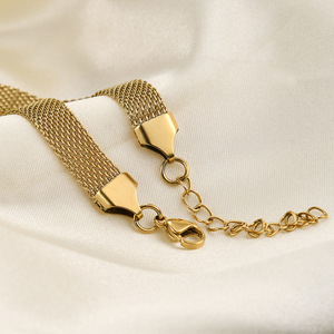 Collar minimalista europeo americano de metal hueco ancho de 8 mm para mujer, gargantilla, cadena para clavícula, aleación de zinc y acero, dorado, regalo diario - Product Image 2