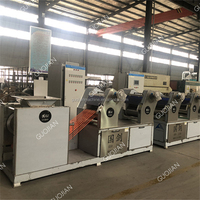 Ligne de production de nouilles frites miniatures, ligne de production de nouilles frites en gobelet, ligne de production de nouilles instantanées / machine à fabriquer des nouilles chinoises