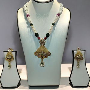 Conjunto de Collar de Perlas Blancas Chapado en Oro Tradicional con Cuentas Verdes y Rosas, Colgante de Diseño y Pendientes a Juego - Product Image 3