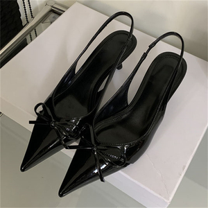Sandalias de Tacón Alto con Correa y Punta en Pico, Estilo Europeo Americano, Color Rojo, para Mujer, con Cierre de Botón, para Verano y Otoño - Product Image 4