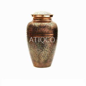 แจกันตั้งโต๊ะทองเหลืองสไตล์อเมริกัน ATIQCO ลายดอกไม้สลักด้วยมือ ความจุ 3-4 ลิตร สำหรับงานศพผู้ใหญ่ - Product Image 1