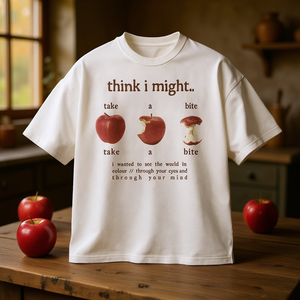 Maglietta con Grafica 'Think I Might Take A Bite Apple', T-Shirt Unisex Oversize Stile Vintage, Abbigliamento Casual per Amanti del Cibo - Product Image 3