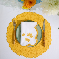 Serviettes de table brodées de style français élégant, bord festonné, finition lavée, sur mesure, embellissements romantiques à la fleur de cerisier