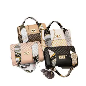 Bolsa de mão pequena quadrada estampada para mulheres, bolsa mensageiro de mão em PVC de alta qualidade para desenho de marcas famosas