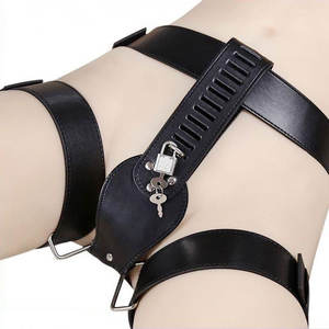 Женские кожаные трусики целомудрия - Product Image 1