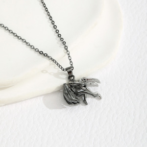 Pendentif créatif ange et diable en alliage de zinc argenté et noir, collier à la mode pour femmes, bijoux cadeau - Product Image 3
