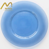 Assiette de présentation classique de luxe en verre transparent couleur bonbon à bords côtelés pour mariage, événement, fête, dîner, décoration de table